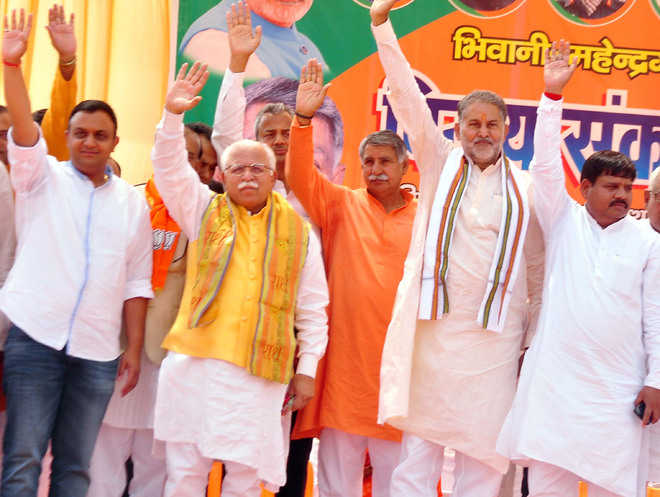 BJP poster boy Khattar steps  up attack on ‘corrupt’ Cong