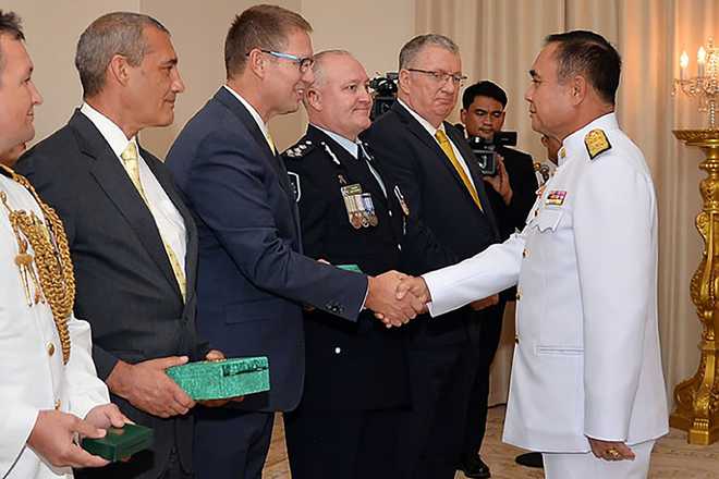 Aussie doctors bestowed Thai royal honours for cave rescue