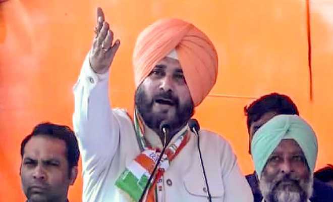 EC notice to Sidhu for warning Muslims about division of votes