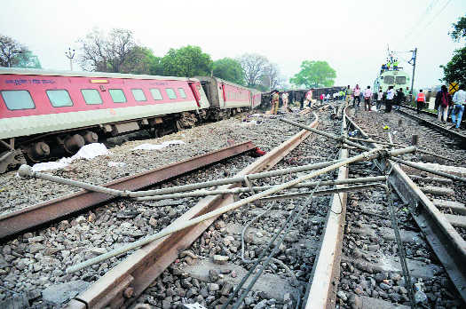 Train derails near Kanpur