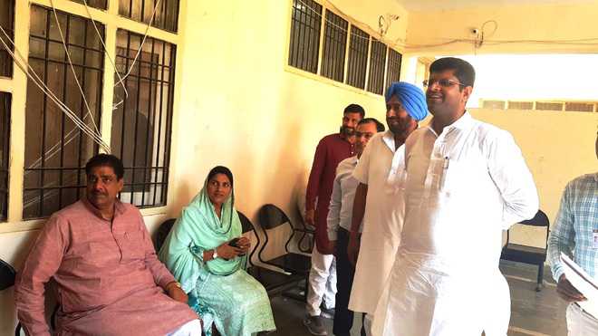 Parents by his side, Dushyant files nomination from Hisar