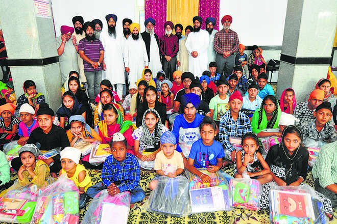 Sikh body distributes books, uniforms