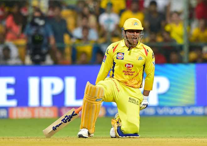 MS Dhoni becomes first Indian to hit 200 IPL sixes