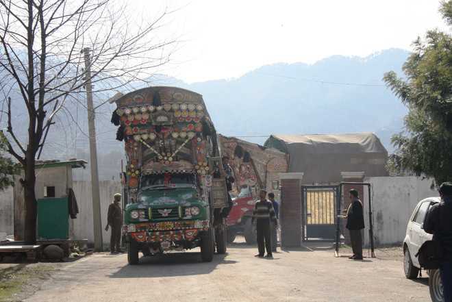 Traders protest in Srinagar against suspension of cross-LoC trade