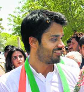 Parents by his side, Bhavya files papers