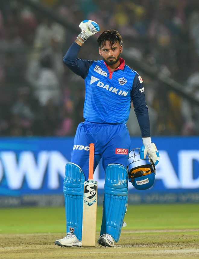 Pant seals it with a six, Delhi on pole