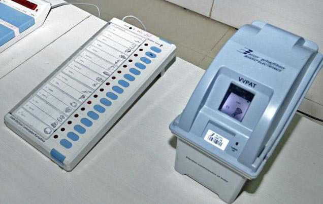 Snake inside VVPAT machine holds up polling in Kannur