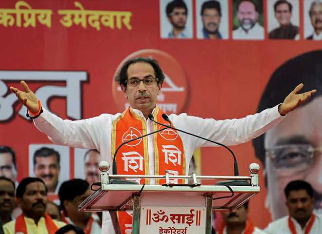 Arrest warrant against Thackeray, Raut spices up polling day