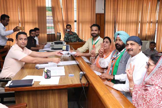 With just Rs 4,000 cash in hand, Cong candidate Dhillon owns assets worth Rs 131 cr