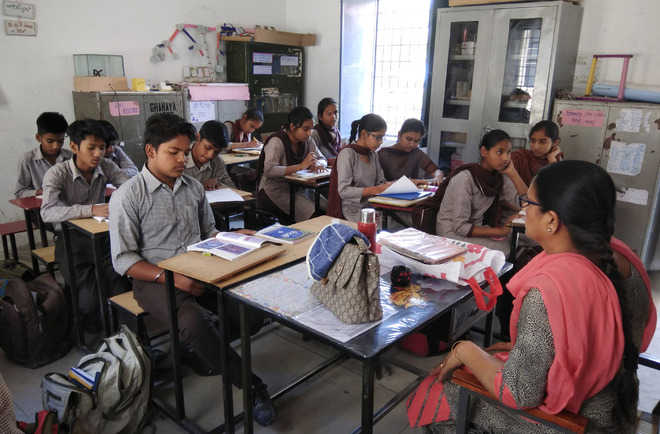 Ghanaiya Nagar school faces shortage of classrooms, students attend ...