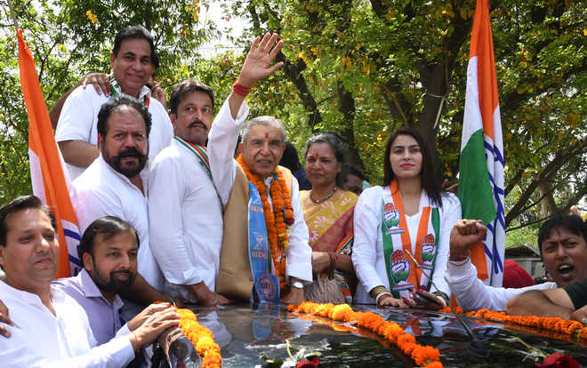 Pawan Bansal files nomination papers from Chandigarh