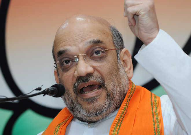 Mamata supporting those who wish to divide country: Shah