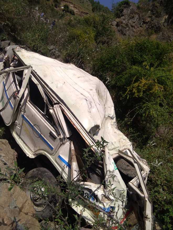5 killed, 5 injured as jeep falls into gorge in Mandi district of Himachal Pradesh