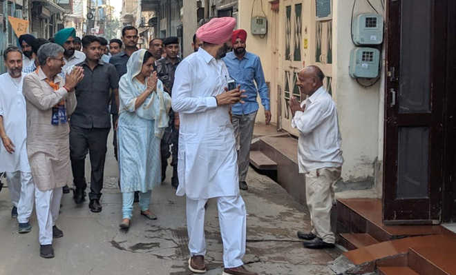 The Tribune India Harsimrat Does Door To Door Campaigning