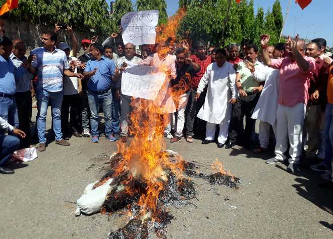 BJP organises protest against killing of Anantnag leader