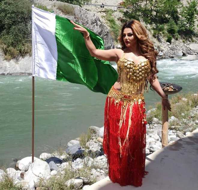 Rakhi Sawant trolled after she poses with ''Pakistan’s national flag''