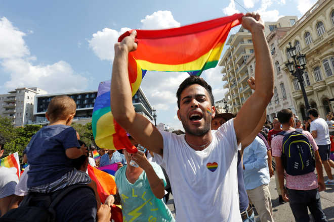 Cuban LGBT activists defy govt, hold unprecedented indie pride parade