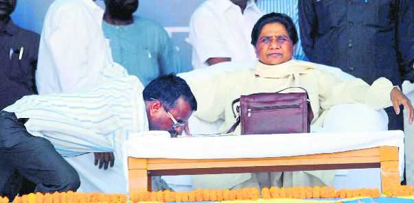 Rs 1.64 Crore Cash, Mont Blanc Pens Worth Rs 50 Lakh Recovered in I-T Raids  on Ex-Secy of Mayawati : r/IndiaSpeaks