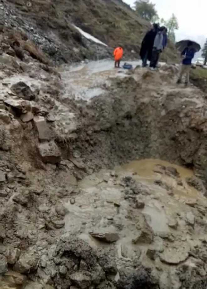 Over 2,000 tourists stranded after landslide near Manali