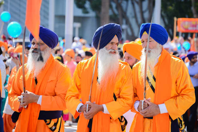 UK gets new weapons Act, secures Sikh right to carry long kirpans