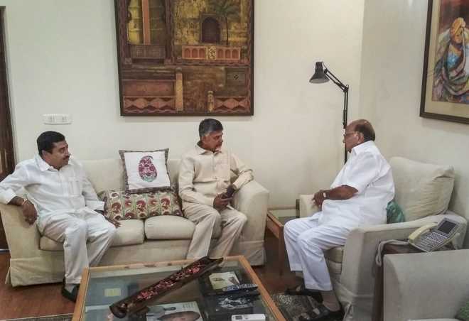Intense parleys for non-BJP front as Naidu meets Oppn leaders for second time