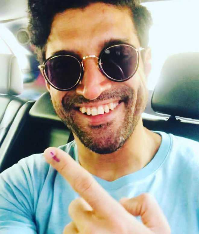 Farhan Akhtar ''bit too late'' in appealing to voters of Bhopal: Trolled on Twitter