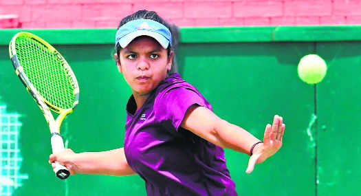 Renne, Krishan stay on course
