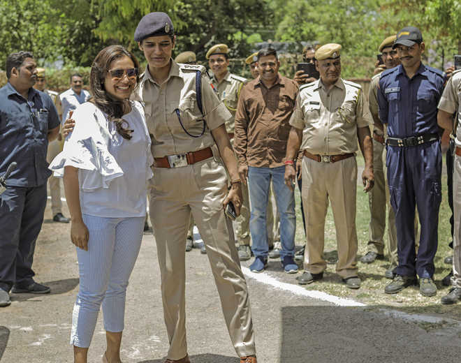 Rani meets the police force