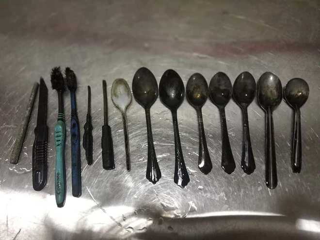 Doctors remove spoons, toothbrushes, knife from man''s stomach