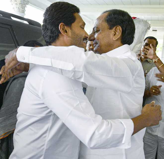 Jagan elected YSRCP leader, stakes claim to form AP Govt