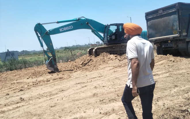 High drama over lifting of soil from plots in Mohali