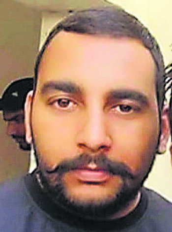 Aides kill gangster who wanted to surrender