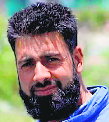 Kashmiri rafter dies saving 2 tourists, hailed as hero