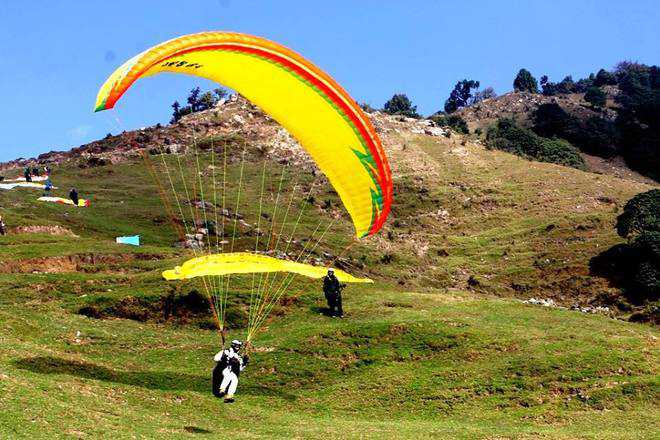 Lack of safety mechanism makes paragliding risky