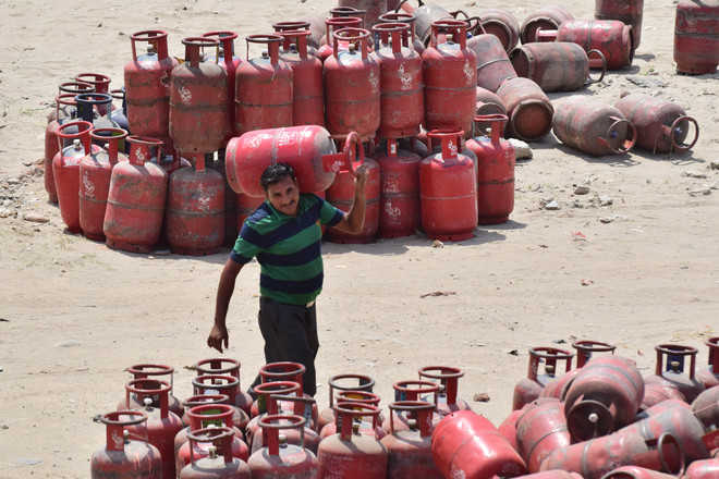 Hit by rising prices, Ujjwala beneficiaries shun LPG