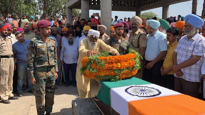 Paratrooper cremated with military honours