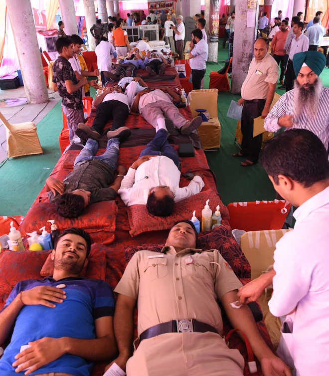 Badnore exhorts people to donate blood