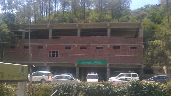 Motorists’ struggle on in Solan, courtesy lack of parking space