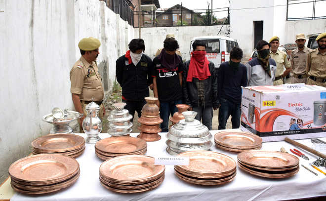 Police bust gang of burglars, recover stolen goods