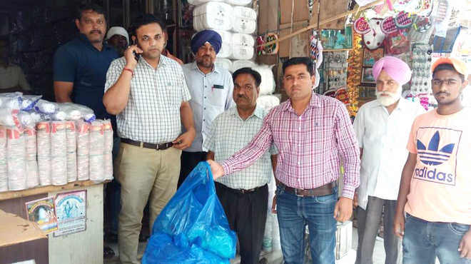 4,000-kg plastic bags seized