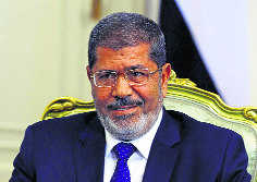 Ousted Egypt Prez Morsi dies in court