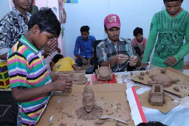 30 attend clay-modelling workshop