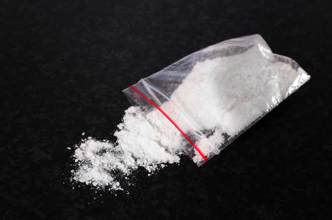 Six arrested with 580-gm heroin