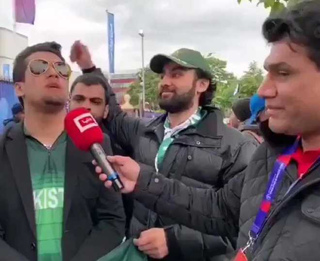Pakistani fan who broke down after India drubbing dances after team beat SA
