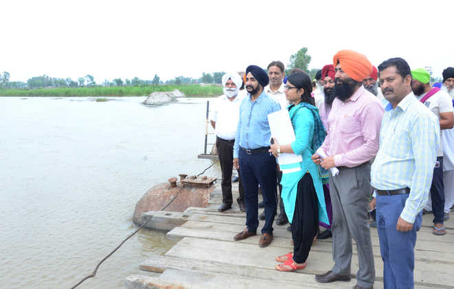 DC visits Dhusi Bundh to review flood-control plan