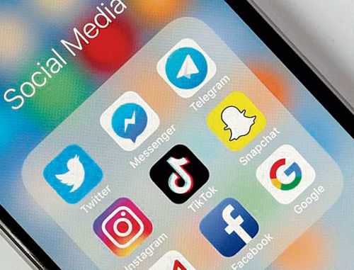 Facebook: Govts must regulate social media