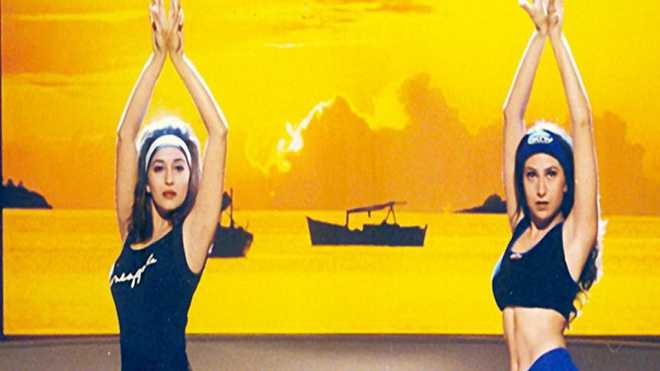Madhuri Dixit reminisces dance off with Karisma Kapoor in ‘Dil To Pagal Hai’