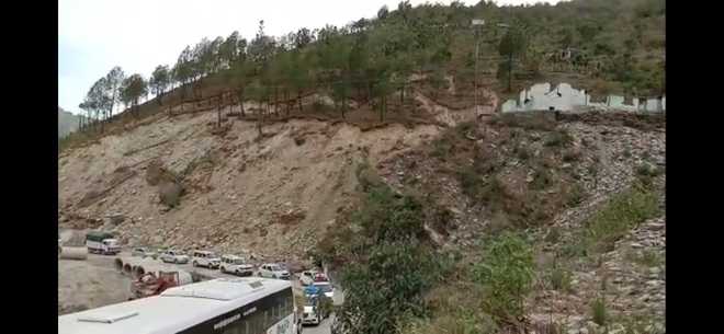Hilltop develops crack, travel on Chandigarh-Manali NH unsafe