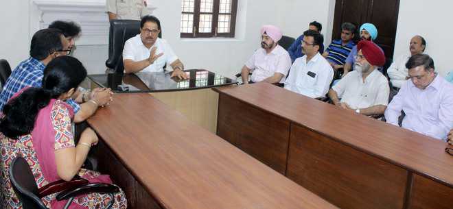 Soni visits GMC, assures financial support