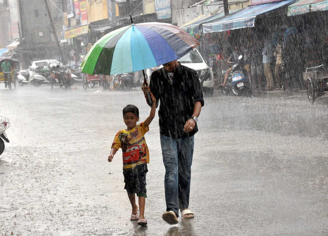 Heavy rains batter south Gujarat; Valsad gets 203mm in 10 hours : The ...